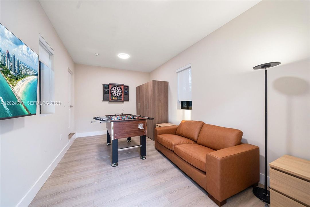 For Rent: $7,900 (4 beds, 3 baths, 1788 Square Feet)