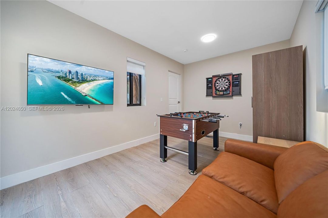 For Rent: $7,900 (4 beds, 3 baths, 1788 Square Feet)