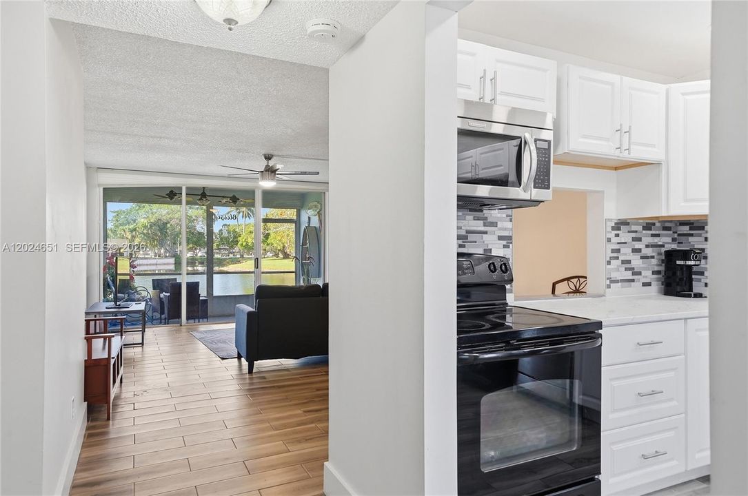 For Rent: $1,700 (2 beds, 2 baths, 880 Square Feet)