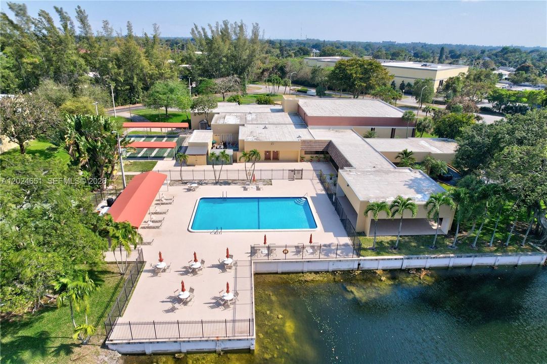 For Rent: $1,700 (2 beds, 2 baths, 880 Square Feet)
