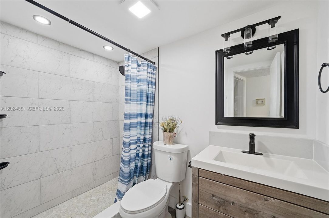 For Rent: $1,700 (2 beds, 2 baths, 880 Square Feet)