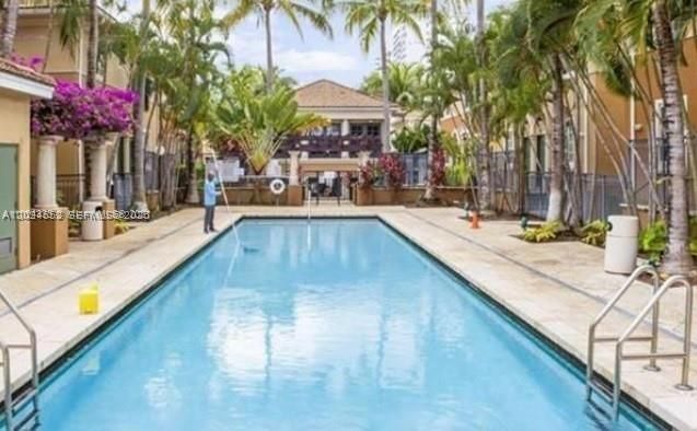 En Venta: $424,897 (2 camas, 2 baños, 1316 Pies cuadrados)