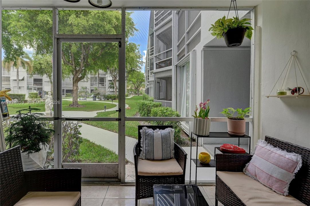 For Rent: $1,650 (1 beds, 1 baths, 700 Square Feet)