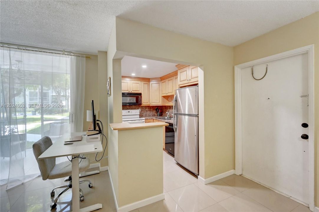 For Rent: $1,650 (1 beds, 1 baths, 700 Square Feet)