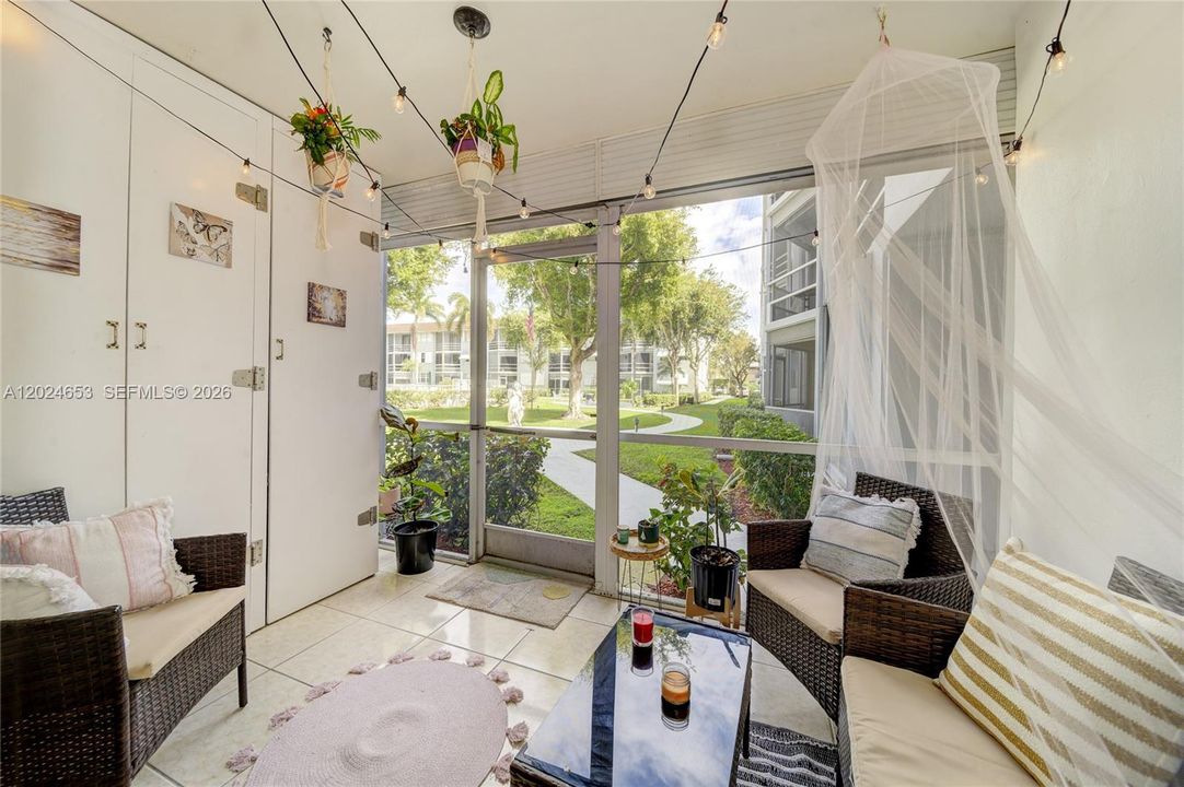 For Rent: $1,650 (1 beds, 1 baths, 700 Square Feet)
