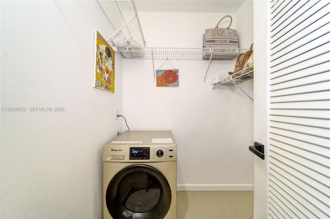 For Rent: $1,650 (1 beds, 1 baths, 700 Square Feet)