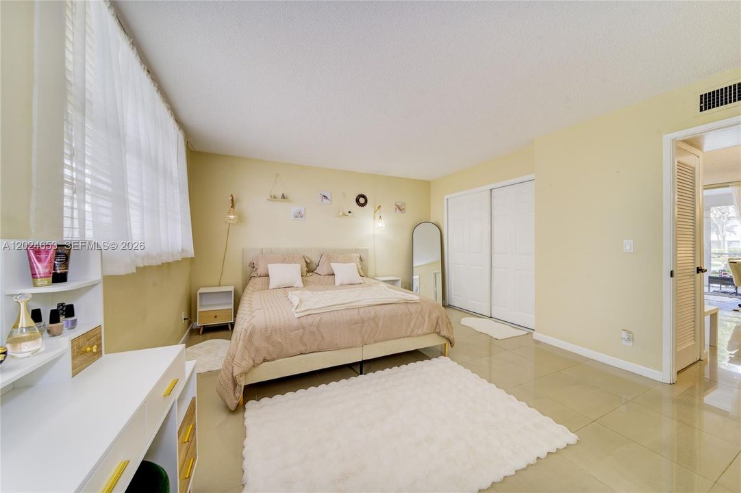 For Rent: $1,650 (1 beds, 1 baths, 700 Square Feet)