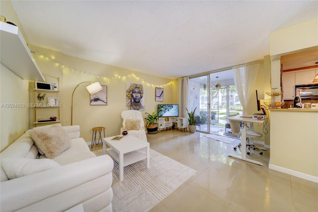 For Rent: $1,650 (1 beds, 1 baths, 700 Square Feet)