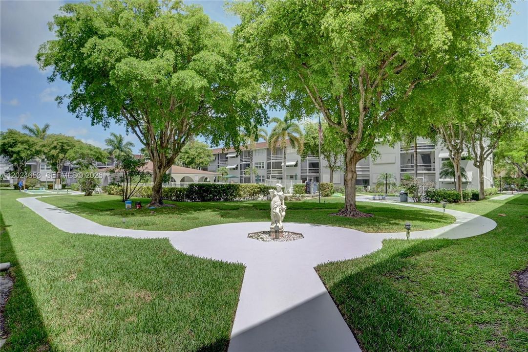 For Rent: $1,650 (1 beds, 1 baths, 700 Square Feet)