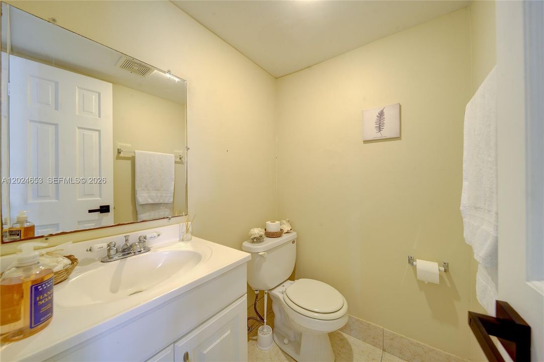 For Rent: $1,650 (1 beds, 1 baths, 700 Square Feet)