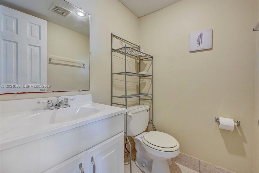 For Rent: $1,650 (1 beds, 1 baths, 700 Square Feet)