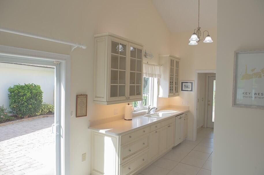 21-114 kitchen 1