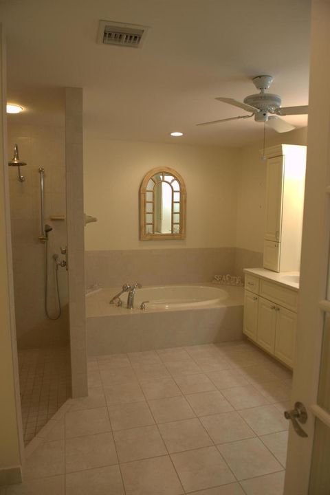 41-masterbath1
