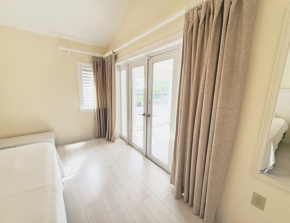 31-114 master bedroom looking out to la