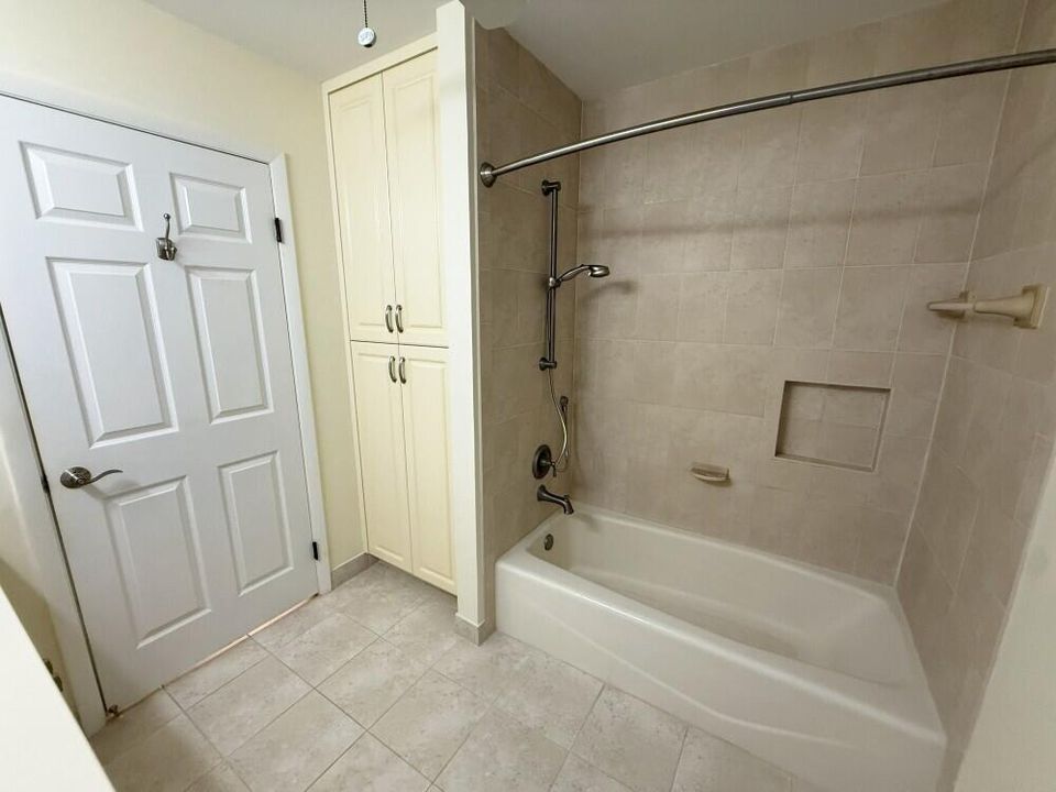 51-114 bathroom 1