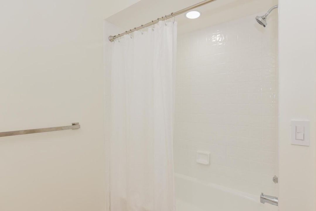 1469 Va Privada Jupiter FL-large-033-024