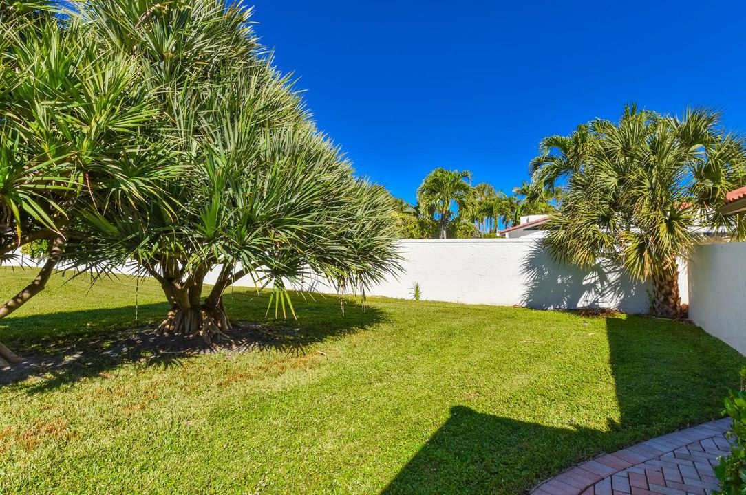 1469 Va Privada Jupiter FL-large-039-035