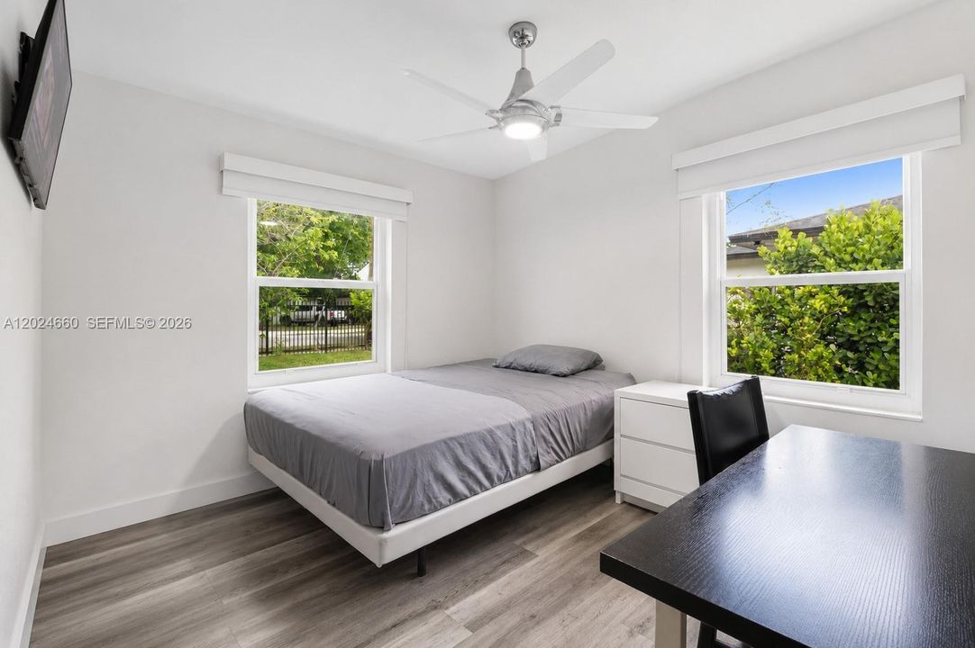 For Sale: $350,000 (2 beds, 1 baths, 594 Square Feet)