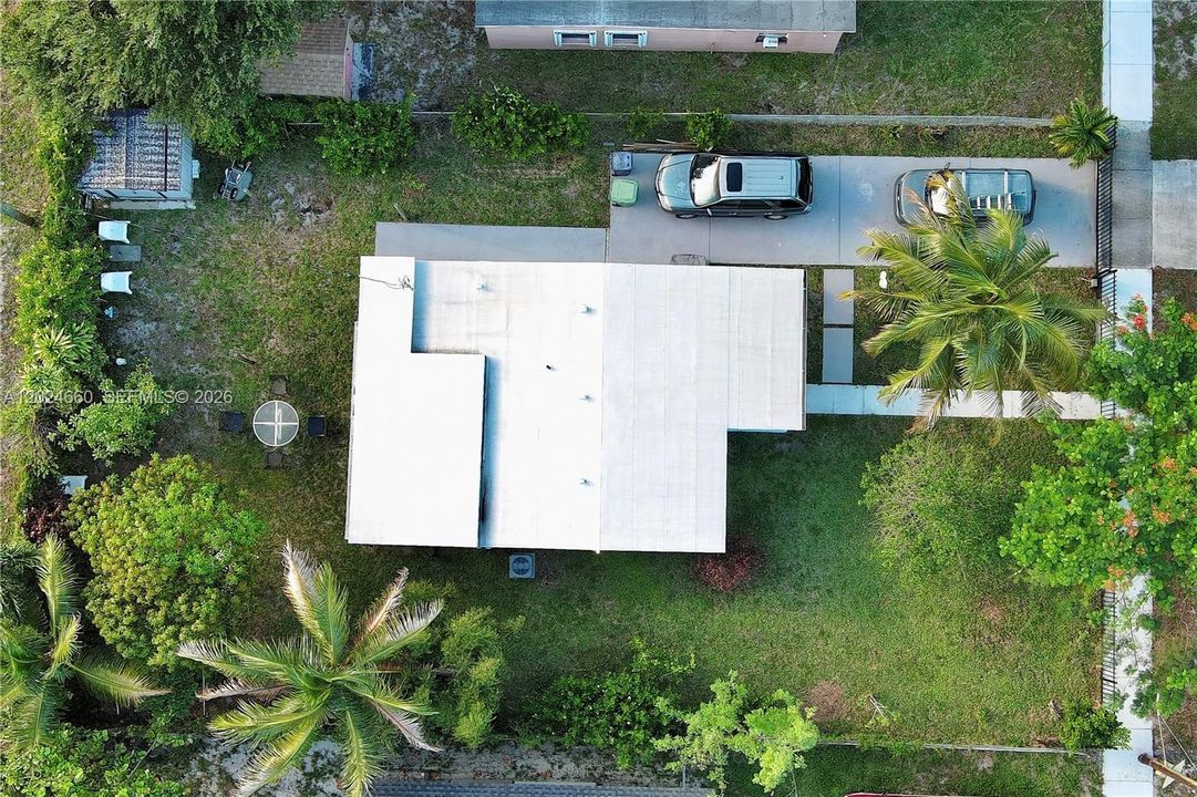 For Sale: $350,000 (2 beds, 1 baths, 594 Square Feet)