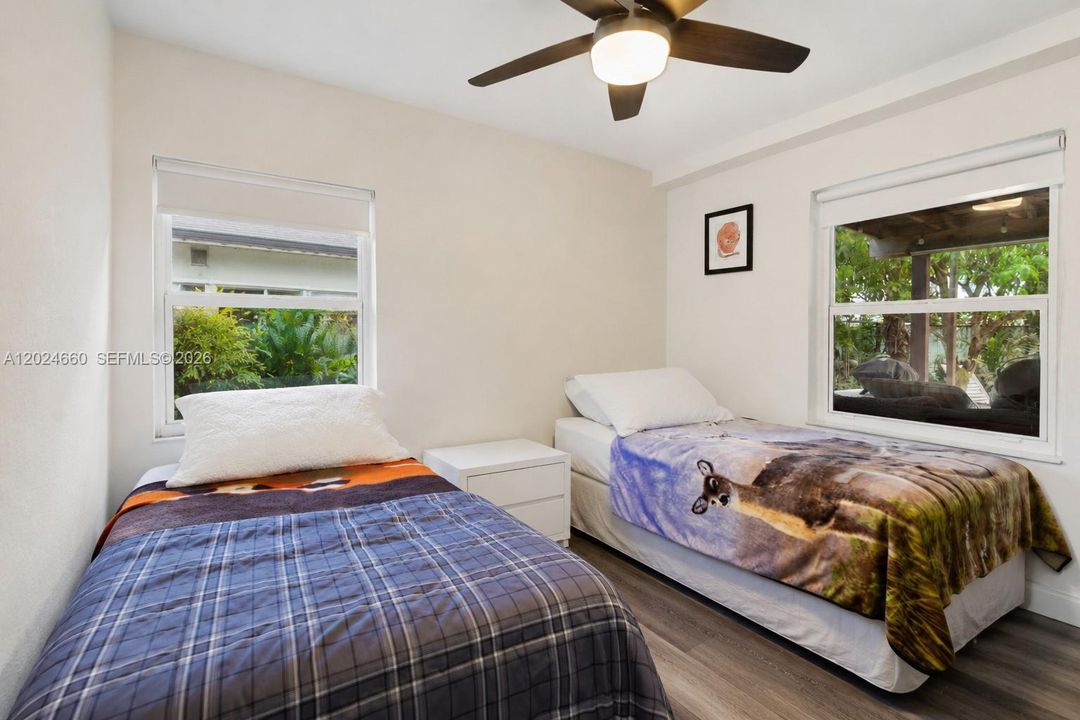 For Sale: $350,000 (2 beds, 1 baths, 594 Square Feet)