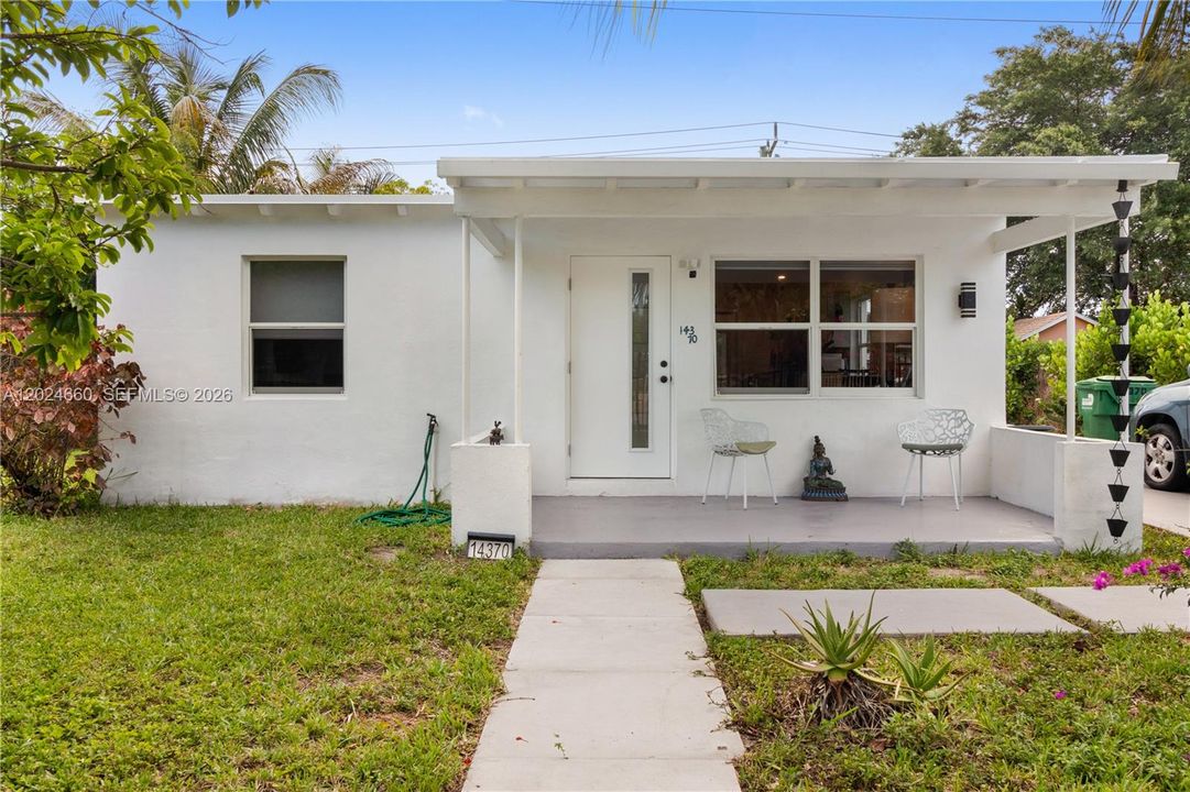 For Sale: $350,000 (2 beds, 1 baths, 594 Square Feet)