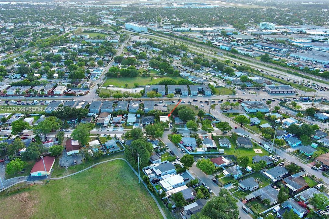 For Sale: $350,000 (2 beds, 1 baths, 594 Square Feet)