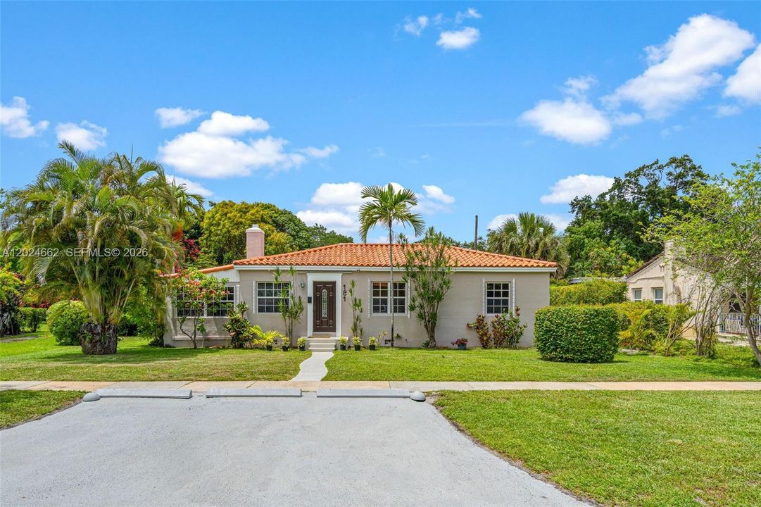 For Sale: $875,000 (4 beds, 2 baths, 1887 Square Feet)