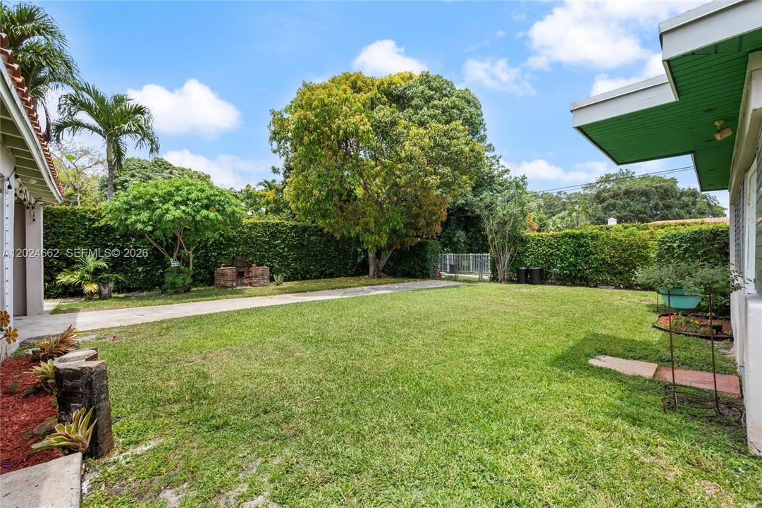 For Sale: $875,000 (4 beds, 2 baths, 1887 Square Feet)