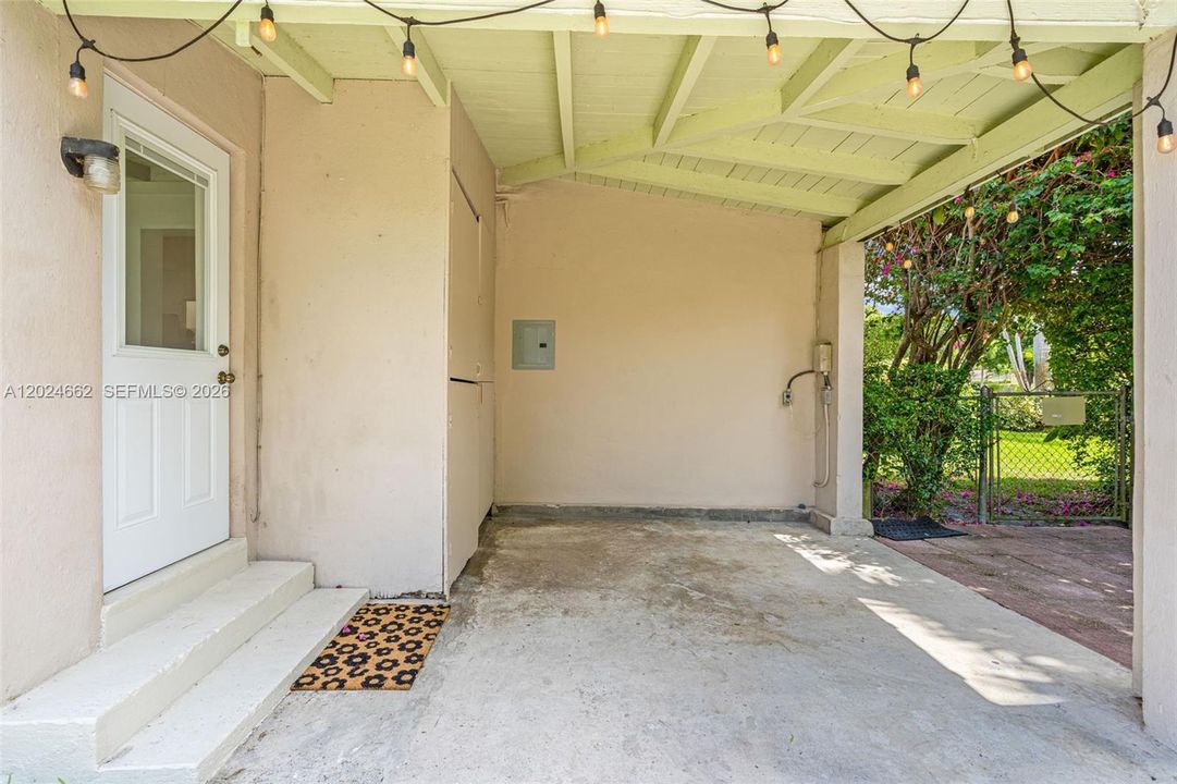 For Sale: $875,000 (4 beds, 2 baths, 1887 Square Feet)