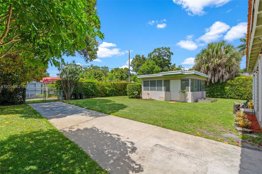 For Sale: $875,000 (4 beds, 2 baths, 1887 Square Feet)