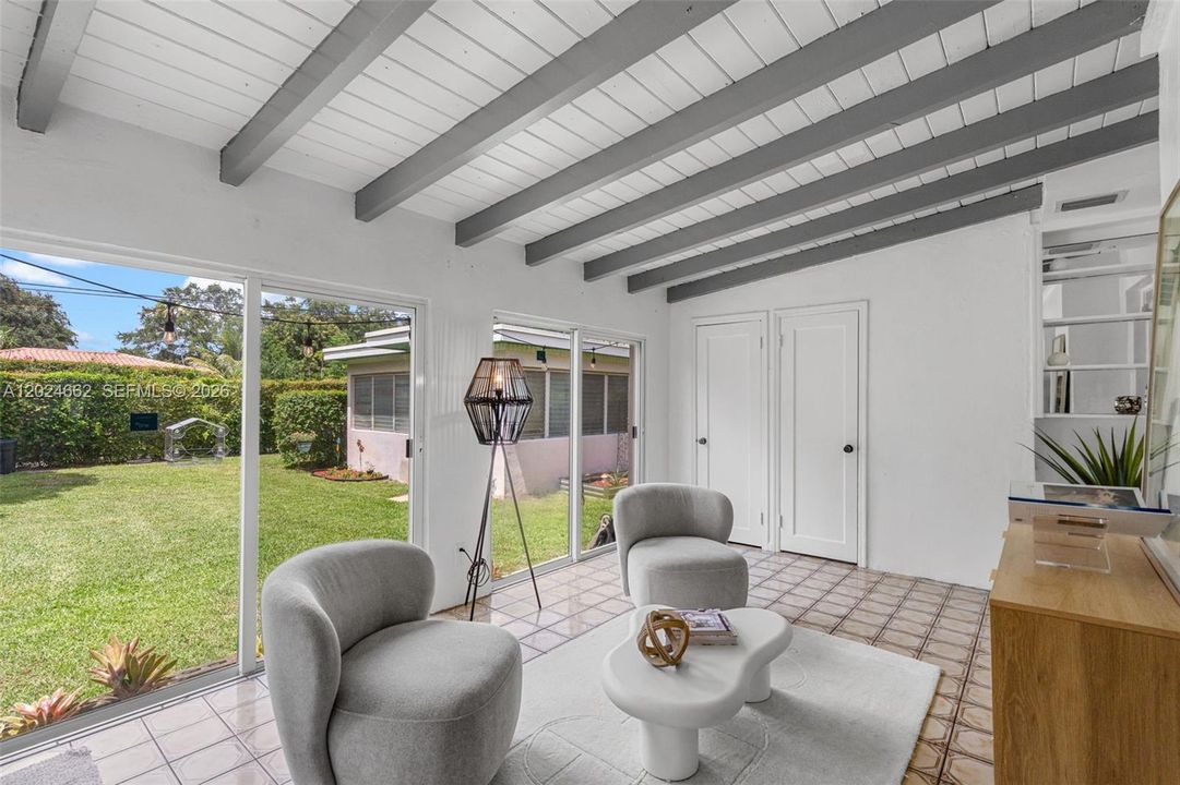 For Sale: $875,000 (4 beds, 2 baths, 1887 Square Feet)
