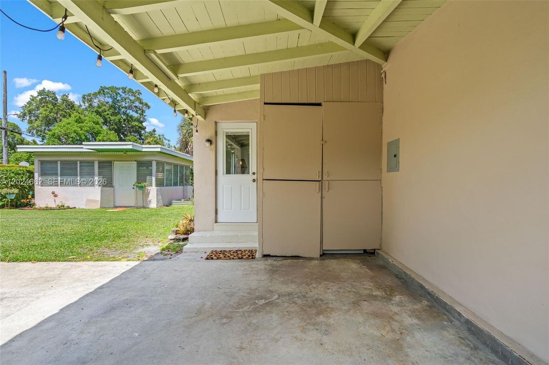 For Sale: $875,000 (4 beds, 2 baths, 1887 Square Feet)