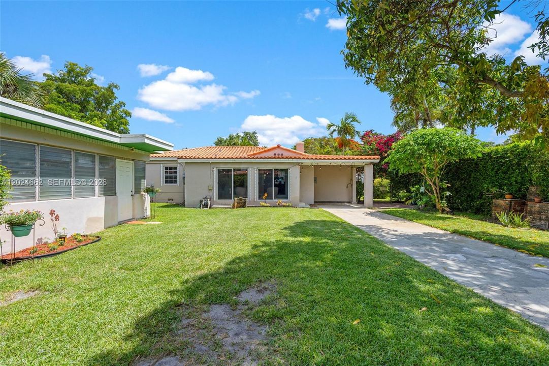 For Sale: $875,000 (4 beds, 2 baths, 1887 Square Feet)