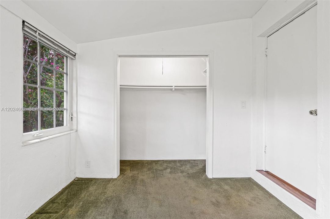 For Sale: $875,000 (4 beds, 2 baths, 1887 Square Feet)