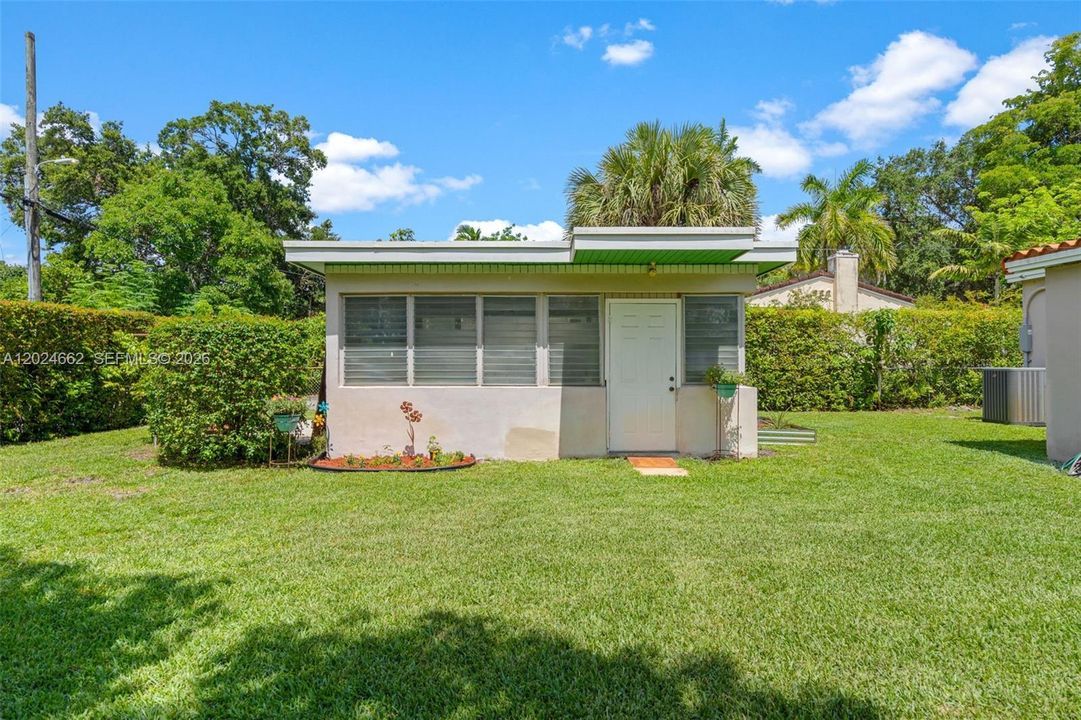 For Sale: $875,000 (4 beds, 2 baths, 1887 Square Feet)