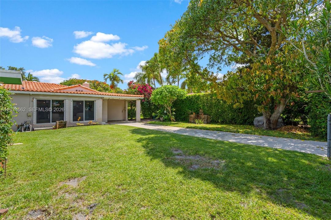 For Sale: $875,000 (4 beds, 2 baths, 1887 Square Feet)