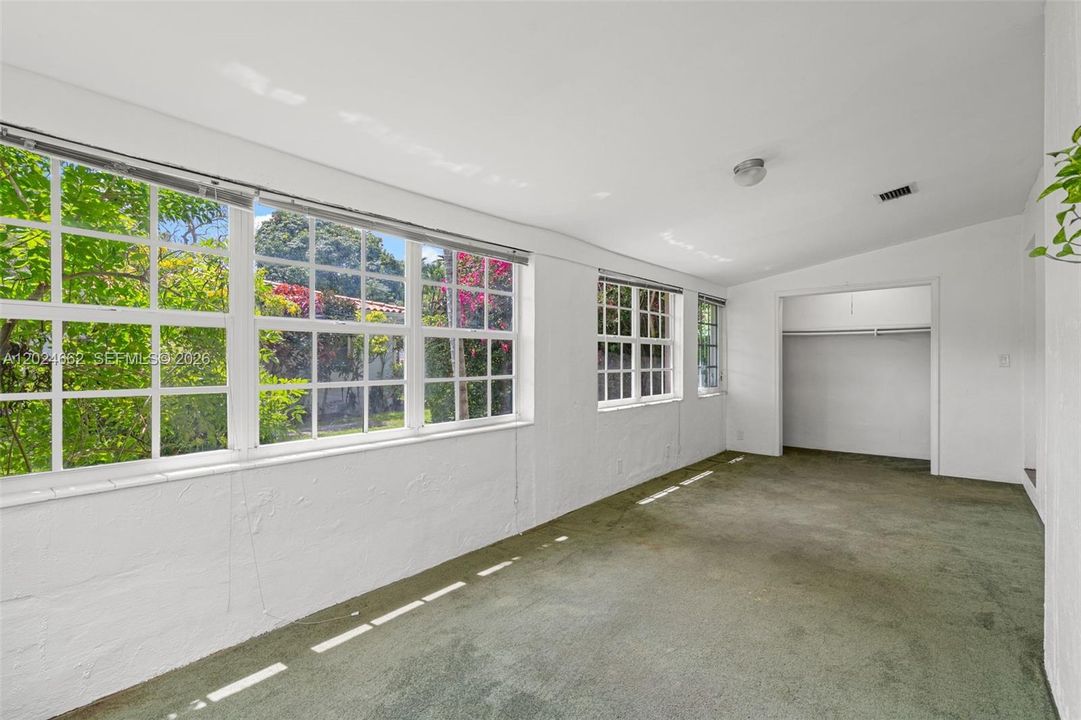 For Sale: $875,000 (4 beds, 2 baths, 1887 Square Feet)