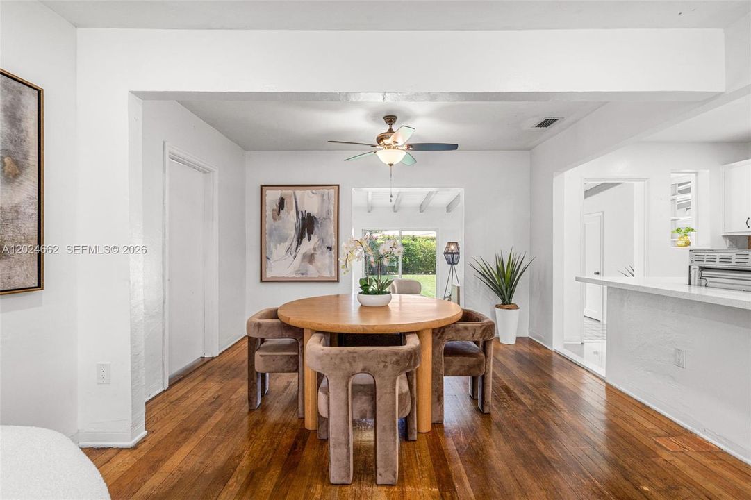 For Sale: $875,000 (4 beds, 2 baths, 1887 Square Feet)