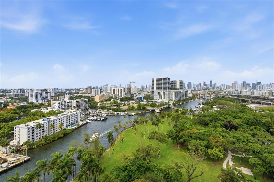 待售: $375,000 (2 贝兹, 2 浴室, 975 平方英尺)