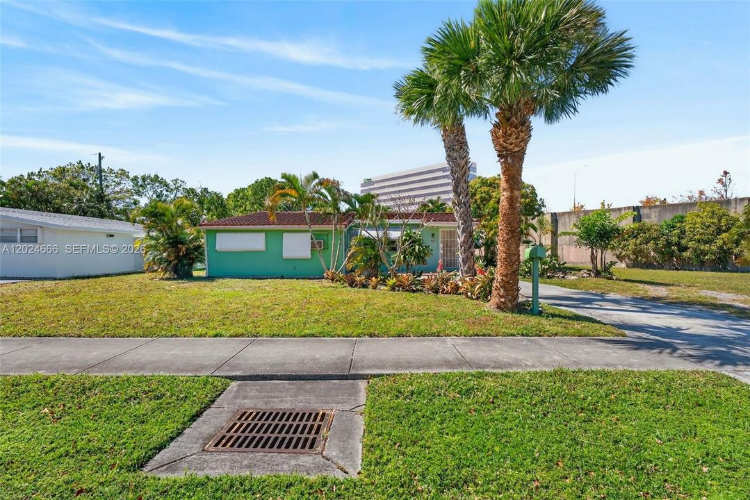 For Sale: $325,000 (2 beds, 1 baths, 1529 Square Feet)