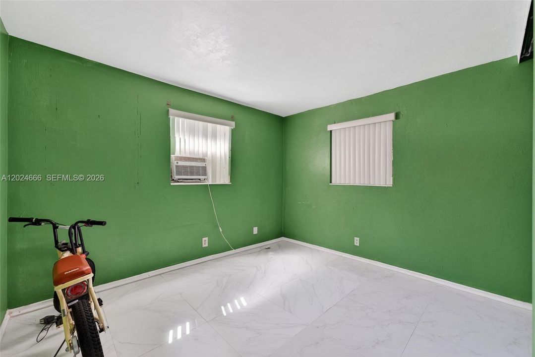 For Sale: $325,000 (2 beds, 1 baths, 1529 Square Feet)
