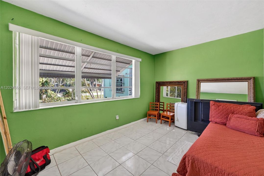 For Sale: $325,000 (2 beds, 1 baths, 1529 Square Feet)