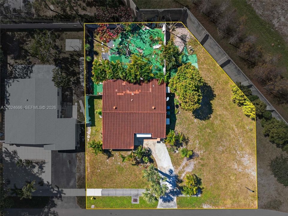 For Sale: $325,000 (2 beds, 1 baths, 1529 Square Feet)