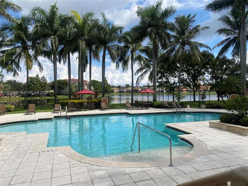 For Sale: $215,000 (3 beds, 2 baths, 1300 Square Feet)