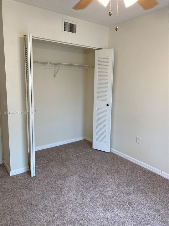 For Sale: $215,000 (3 beds, 2 baths, 1300 Square Feet)