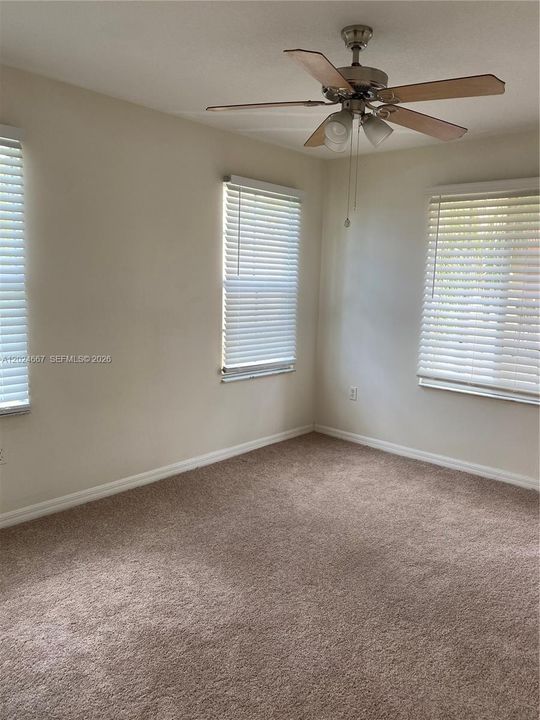 For Sale: $215,000 (3 beds, 2 baths, 1300 Square Feet)