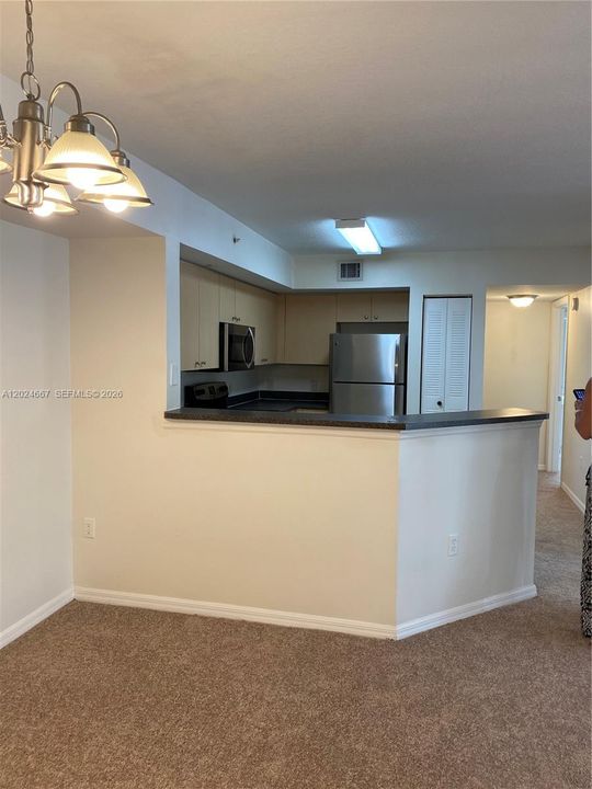 For Sale: $215,000 (3 beds, 2 baths, 1300 Square Feet)