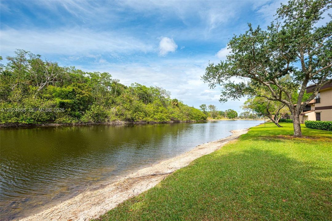 For Rent: $2,250 (2 beds, 2 baths, 978 Square Feet)