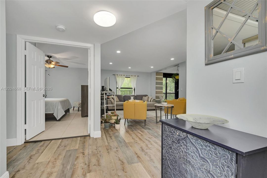 For Rent: $2,250 (2 beds, 2 baths, 978 Square Feet)