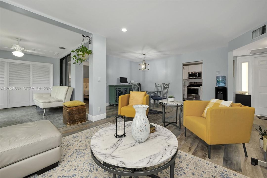 For Rent: $2,250 (2 beds, 2 baths, 978 Square Feet)